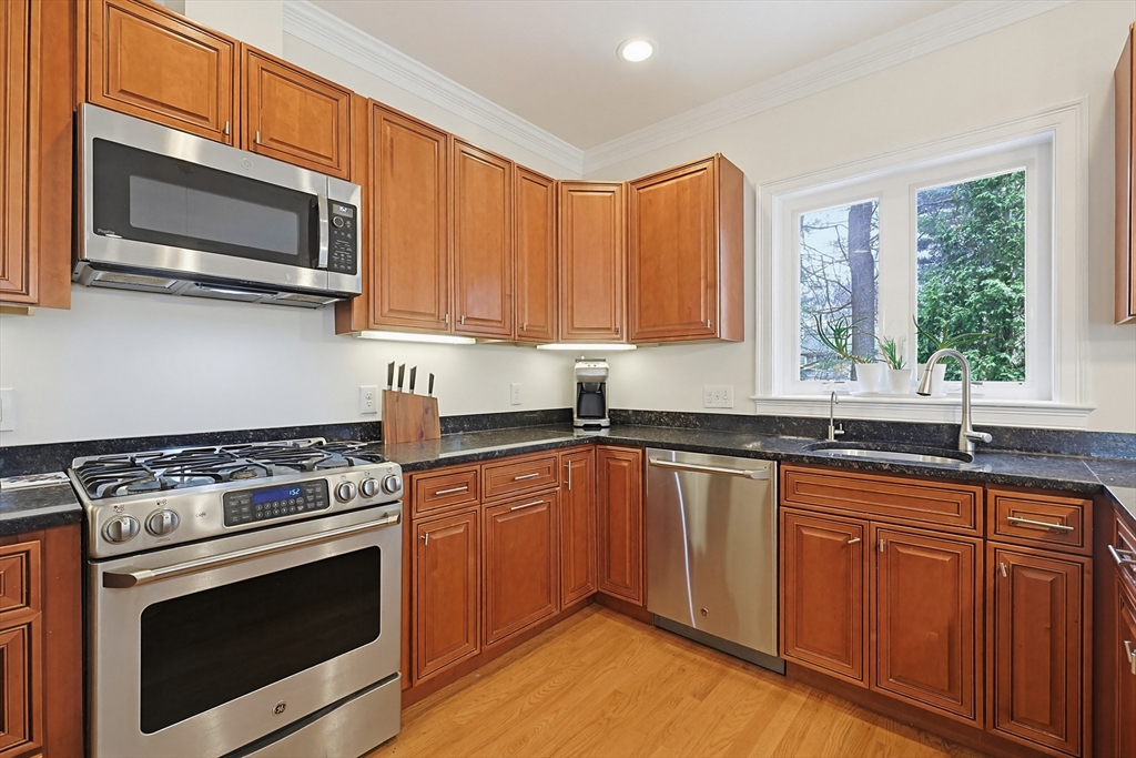 98-100 Lexington Street # 100