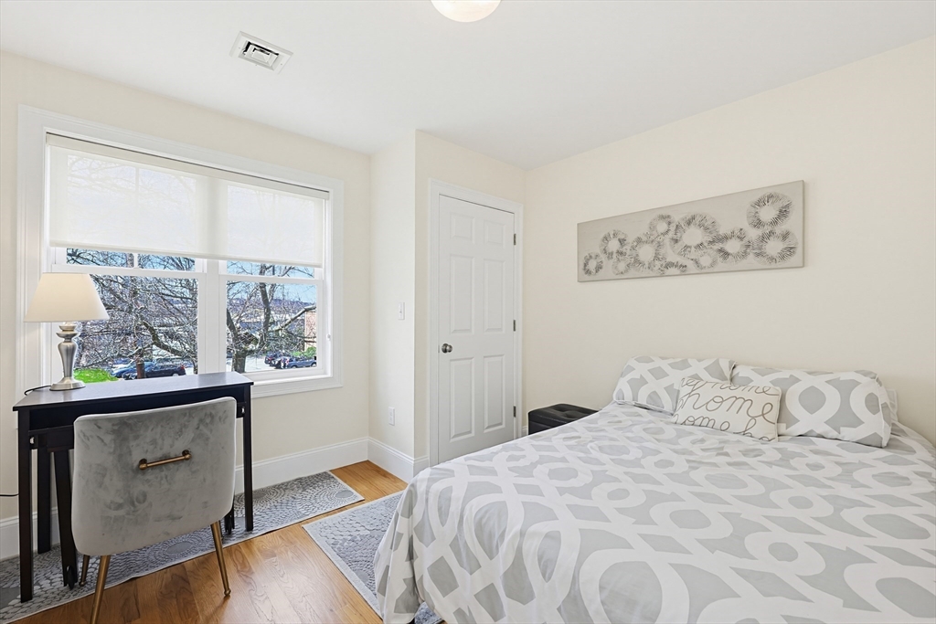 98-100 Lexington Street # 100