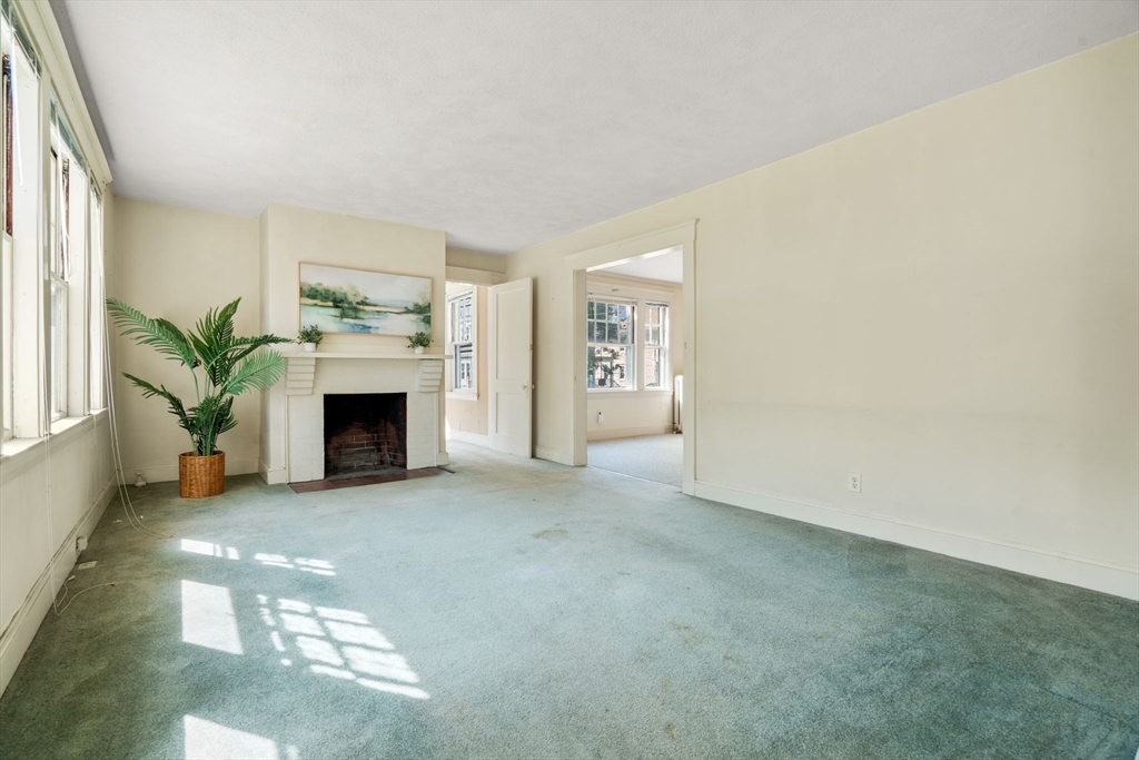289 Auburndale Ave