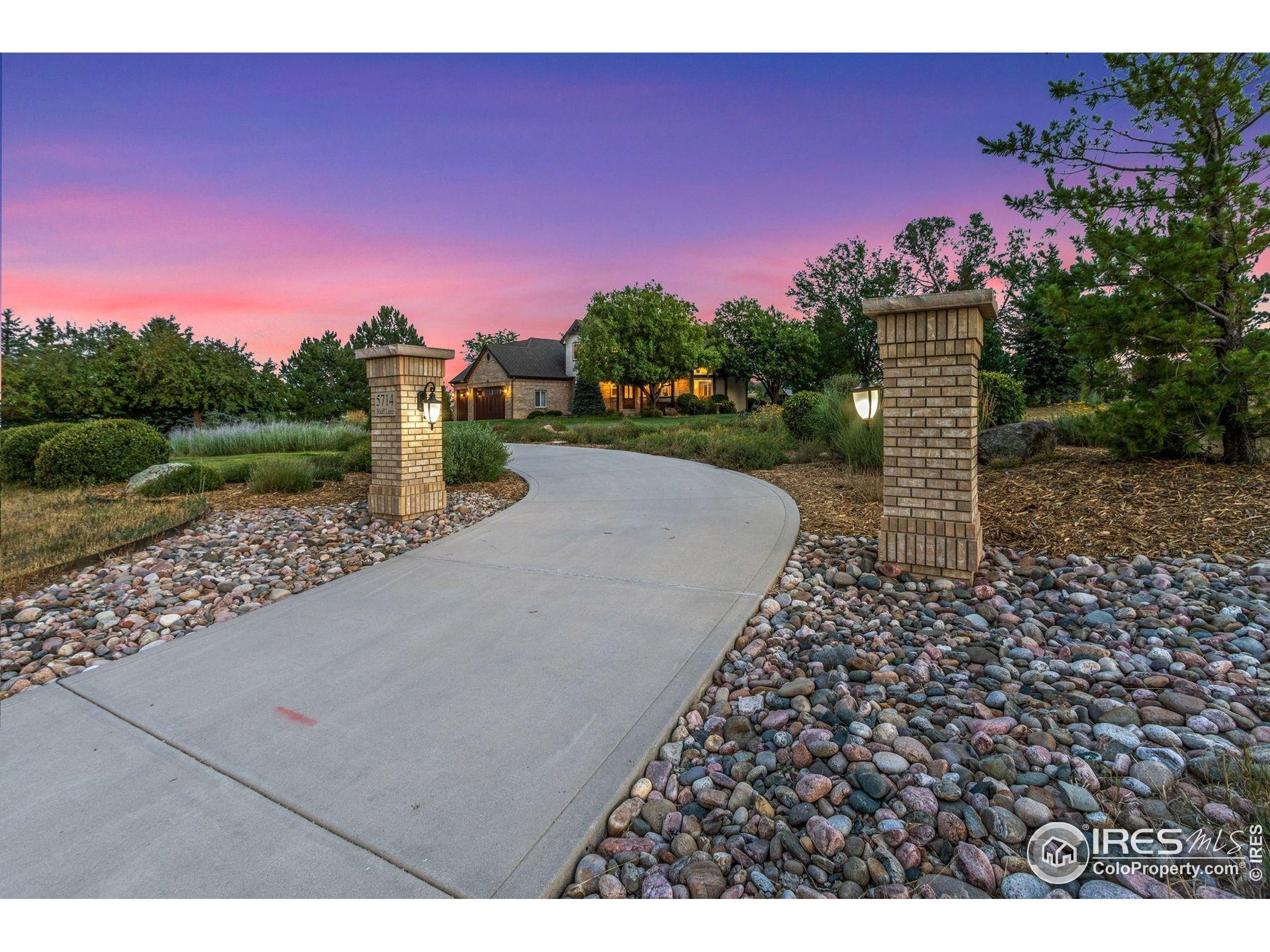 5714 Bluff Ln