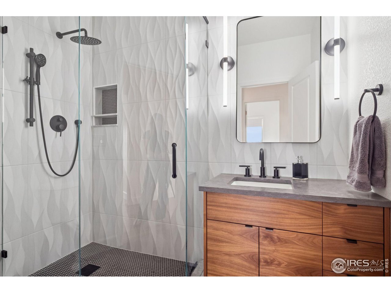 3300 Continental Cir