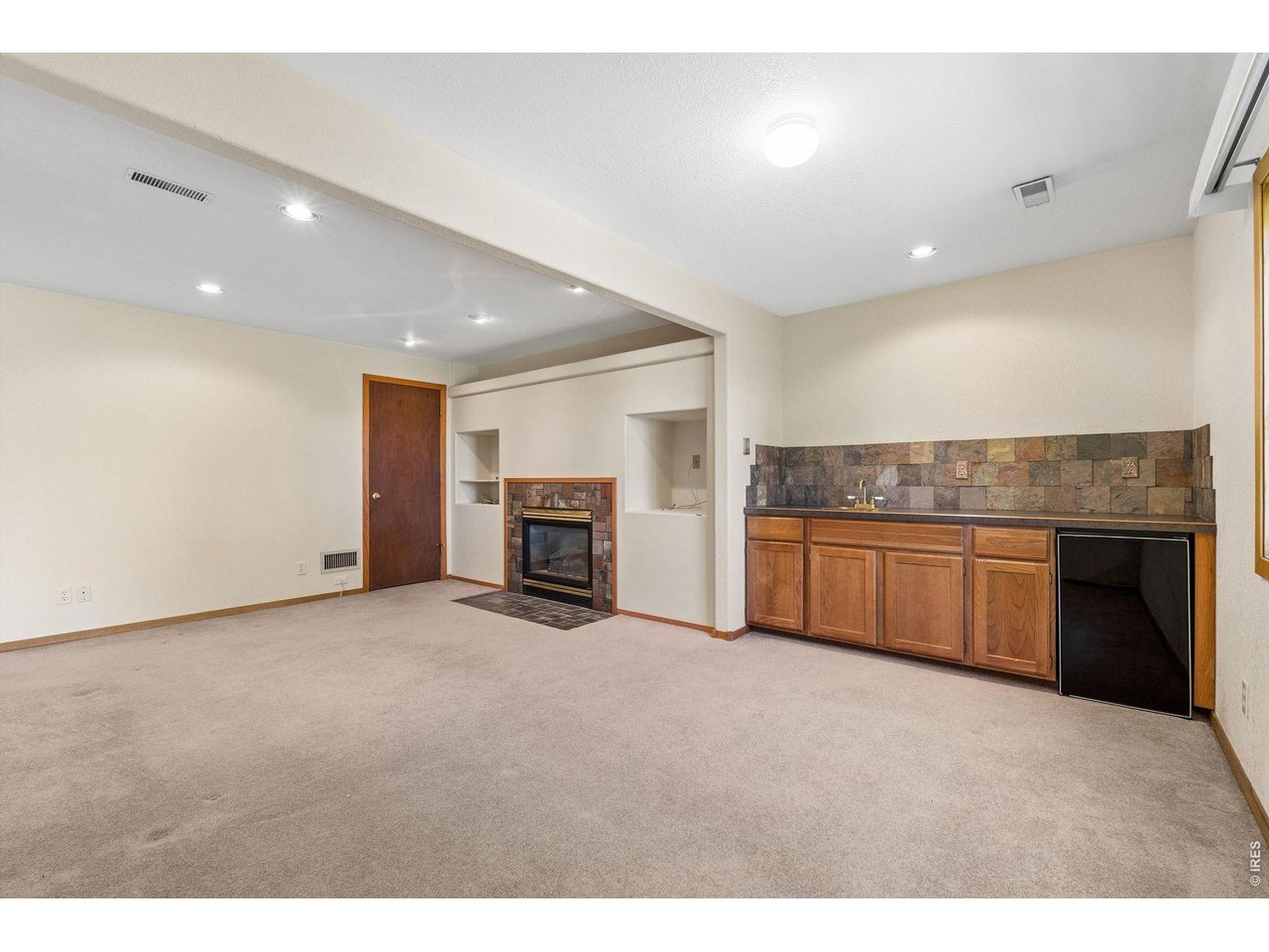 2325 Hampstead Dr