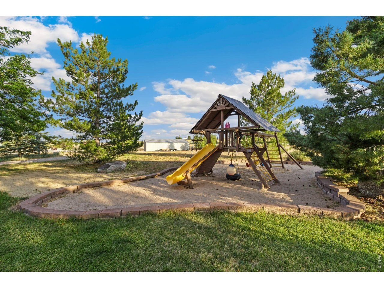5714 Bluff Ln