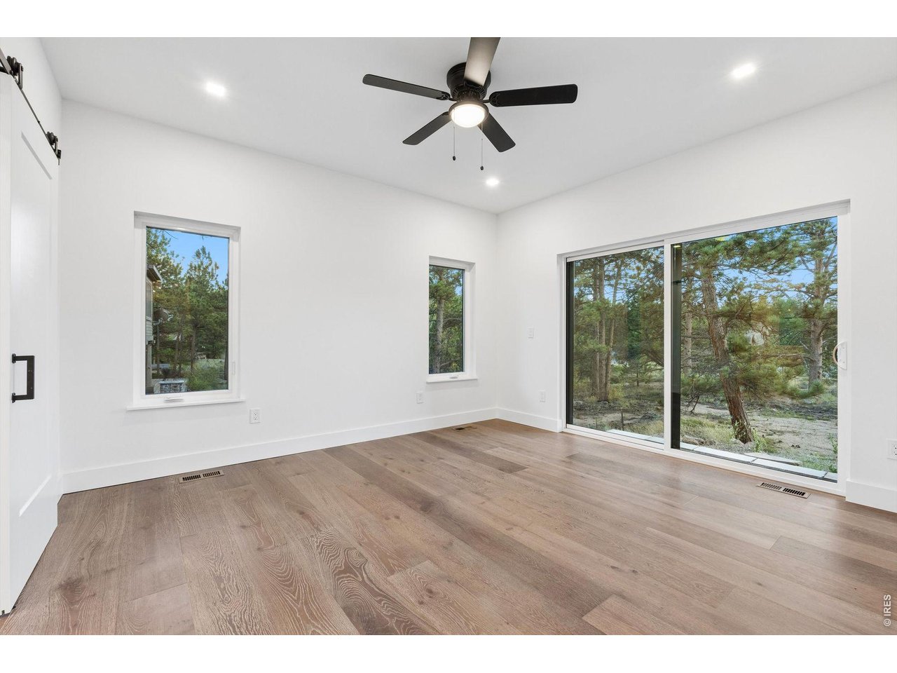 10 Three Lakes Ct