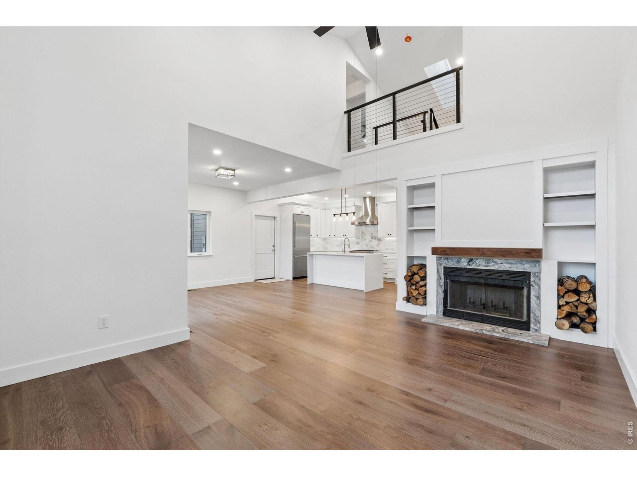10 Three Lakes Ct