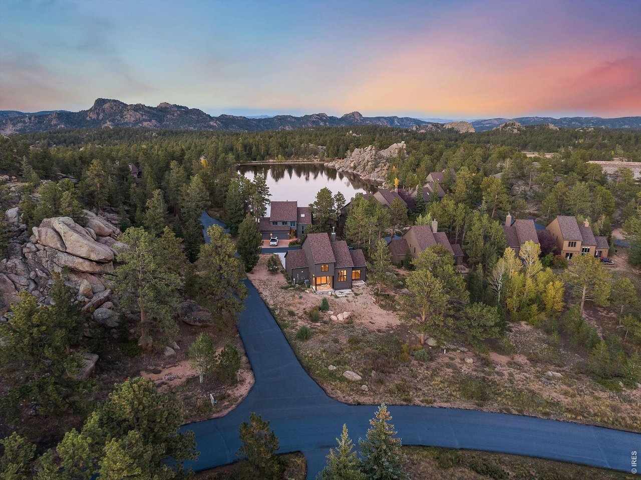 10 Three Lakes Ct