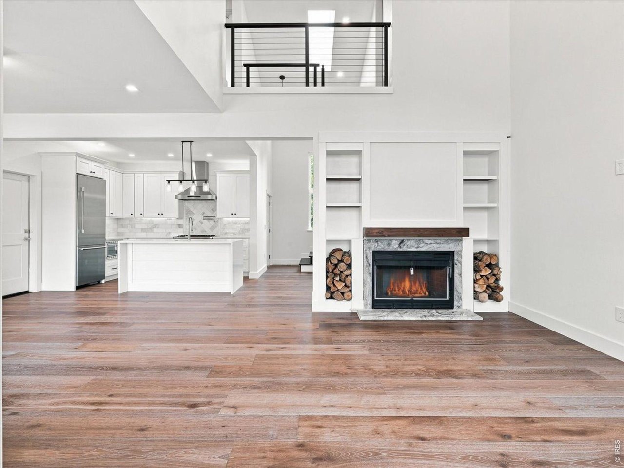 10 Three Lakes Ct