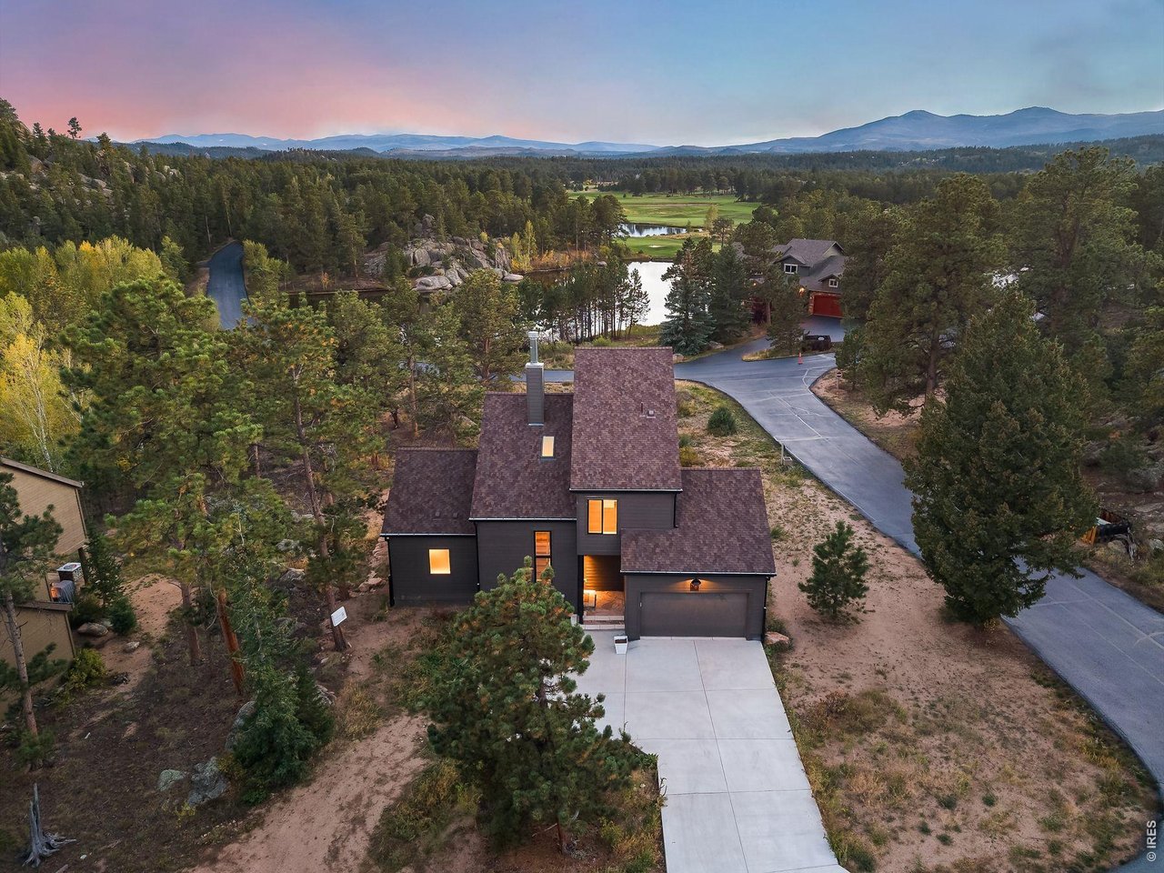 10 Three Lakes Ct