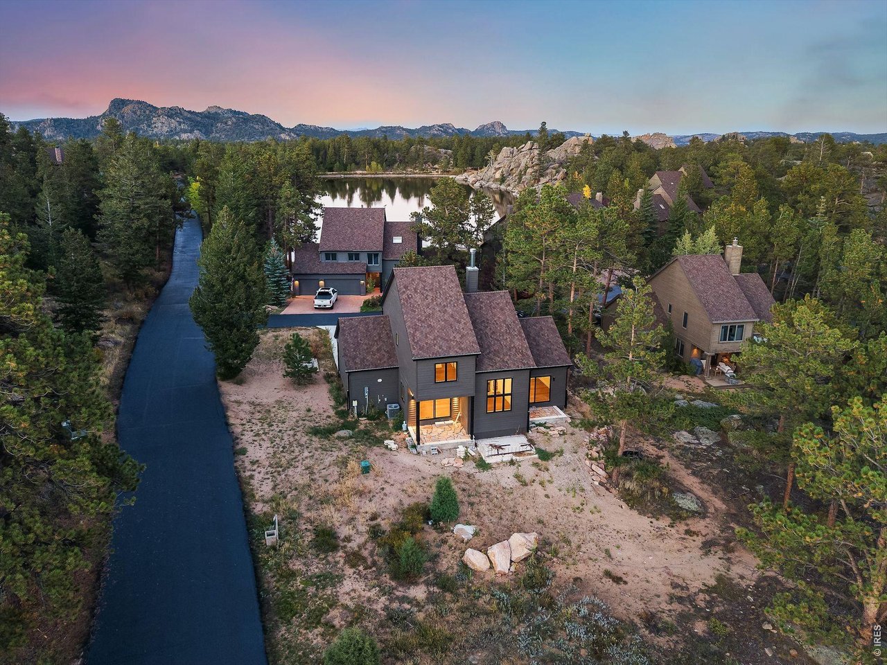 10 Three Lakes Ct