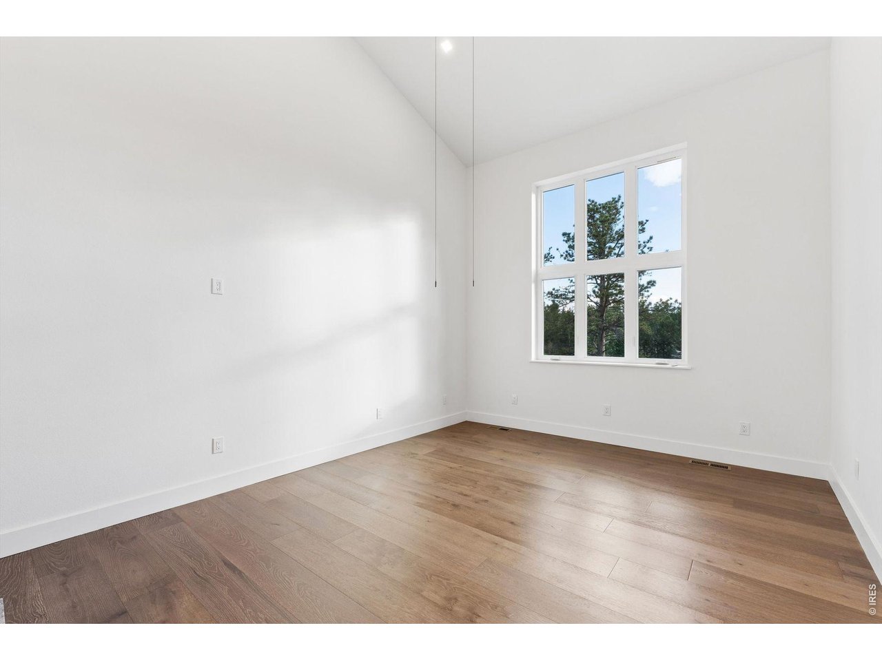 10 Three Lakes Ct
