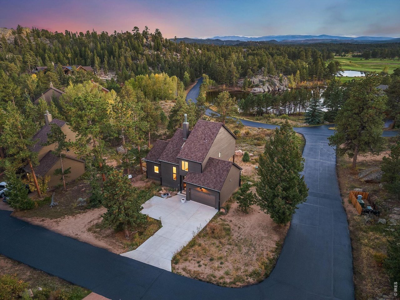 10 Three Lakes Ct