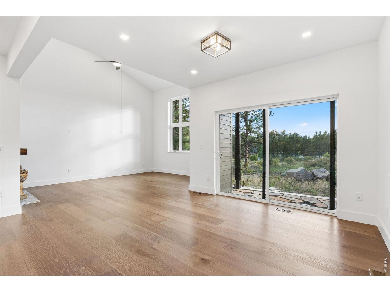 10 Three Lakes Ct