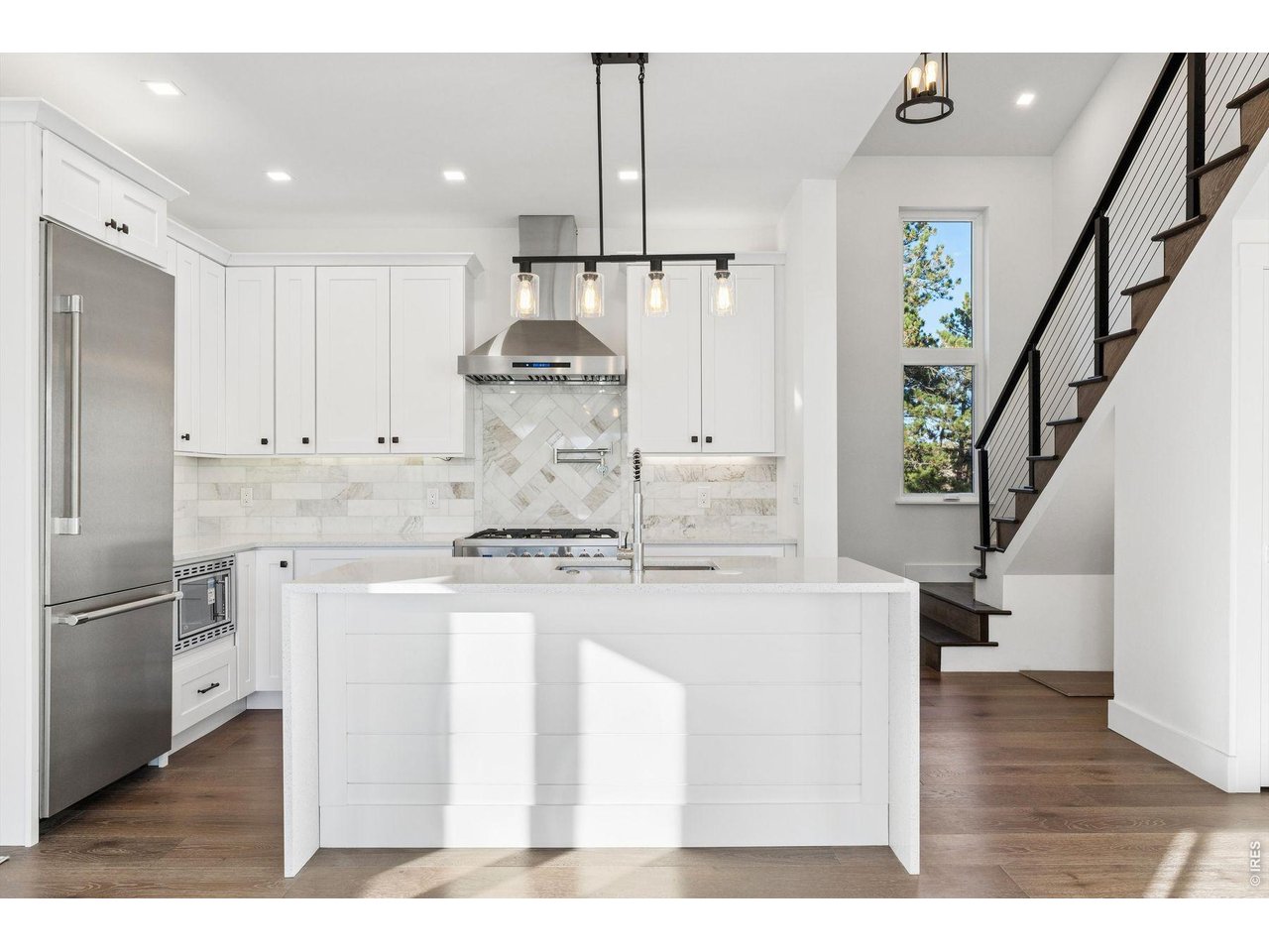 10 Three Lakes Ct