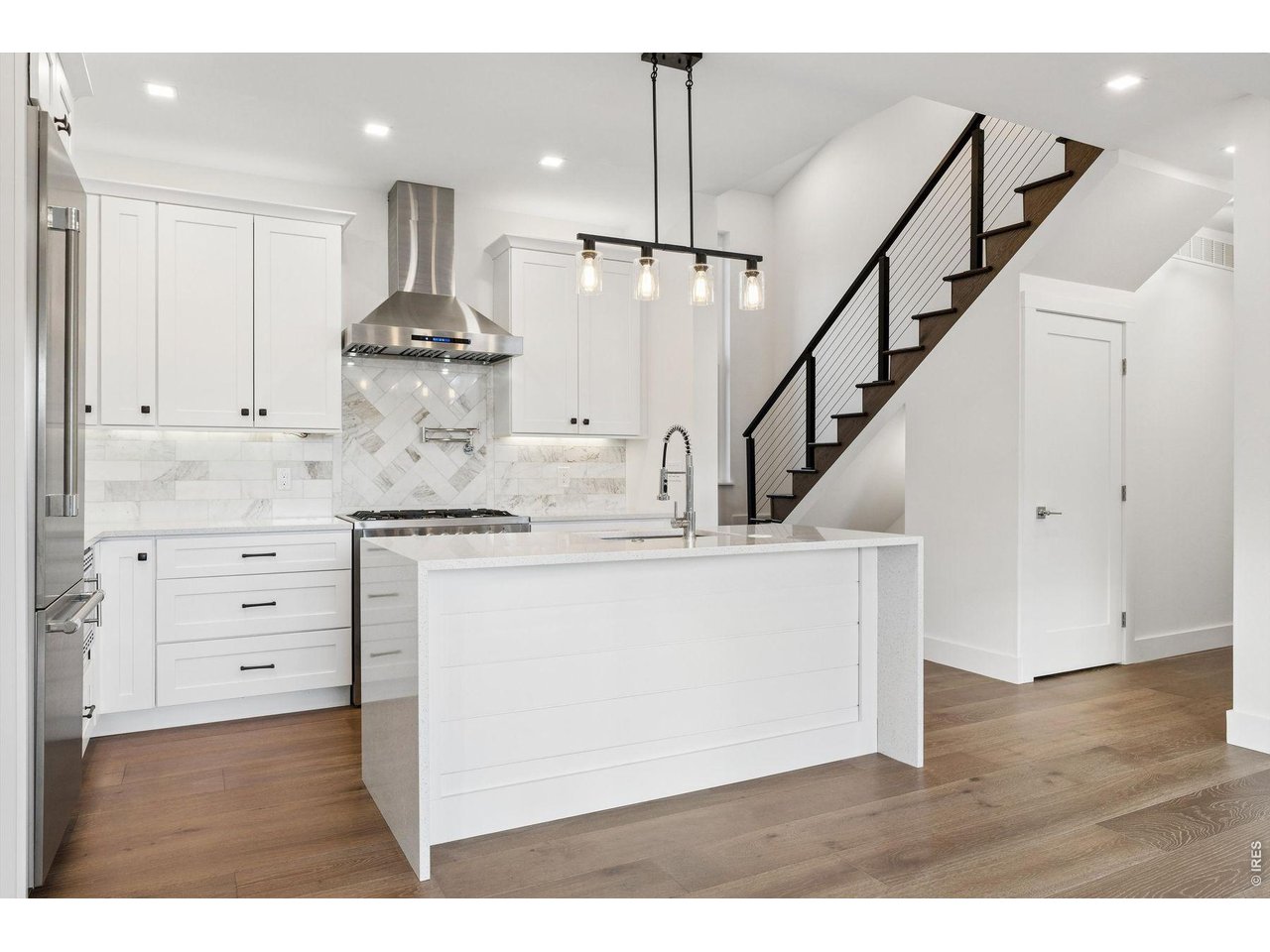 10 Three Lakes Ct