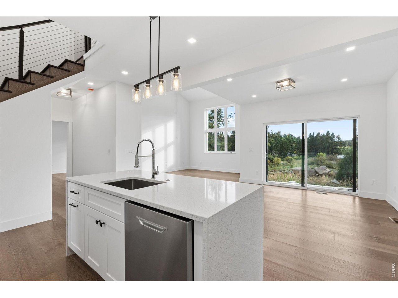10 Three Lakes Ct