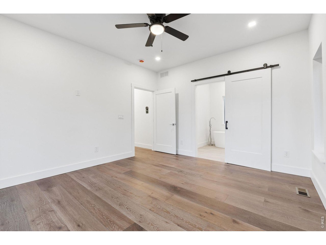 10 Three Lakes Ct