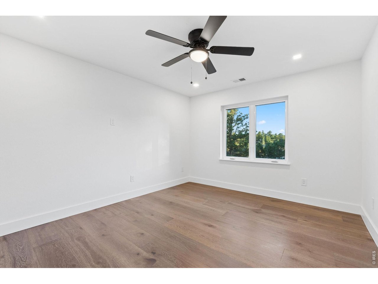 10 Three Lakes Ct