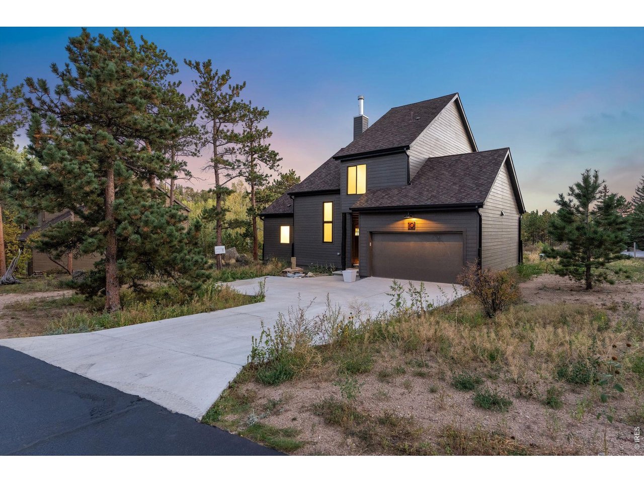 10 Three Lakes Ct