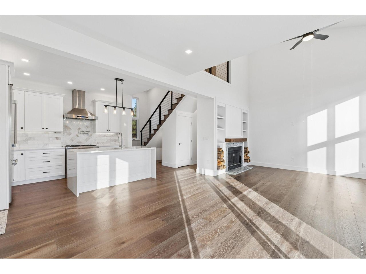 10 Three Lakes Ct