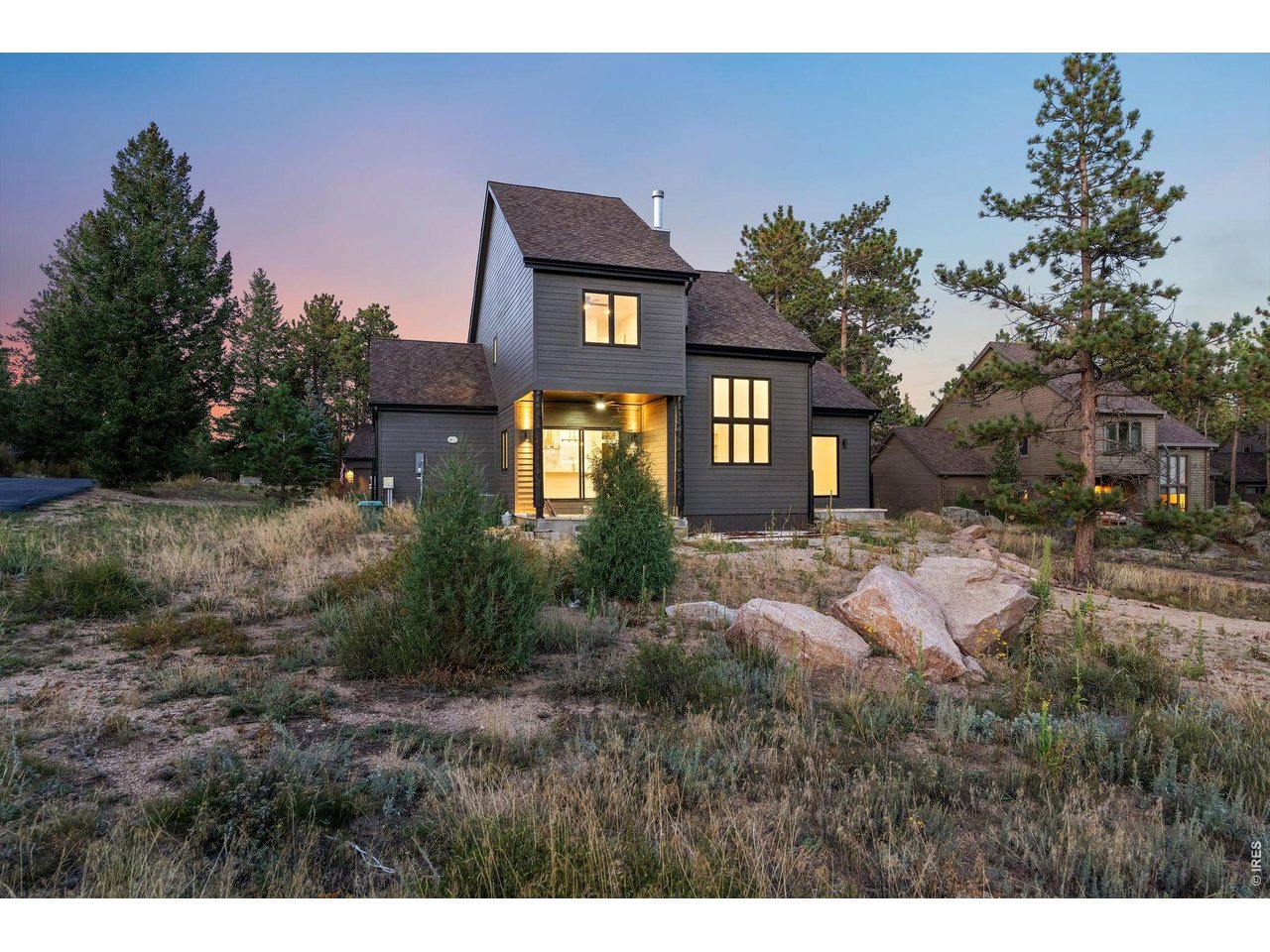 10 Three Lakes Ct