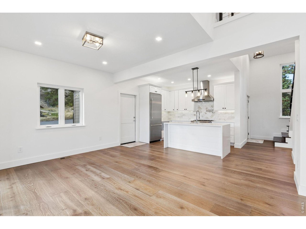 10 Three Lakes Ct