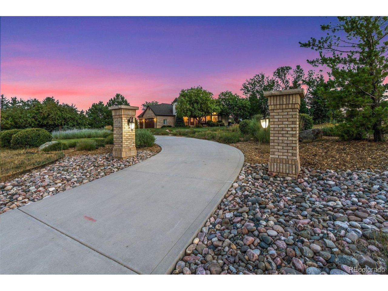 5714 Bluff Ln
