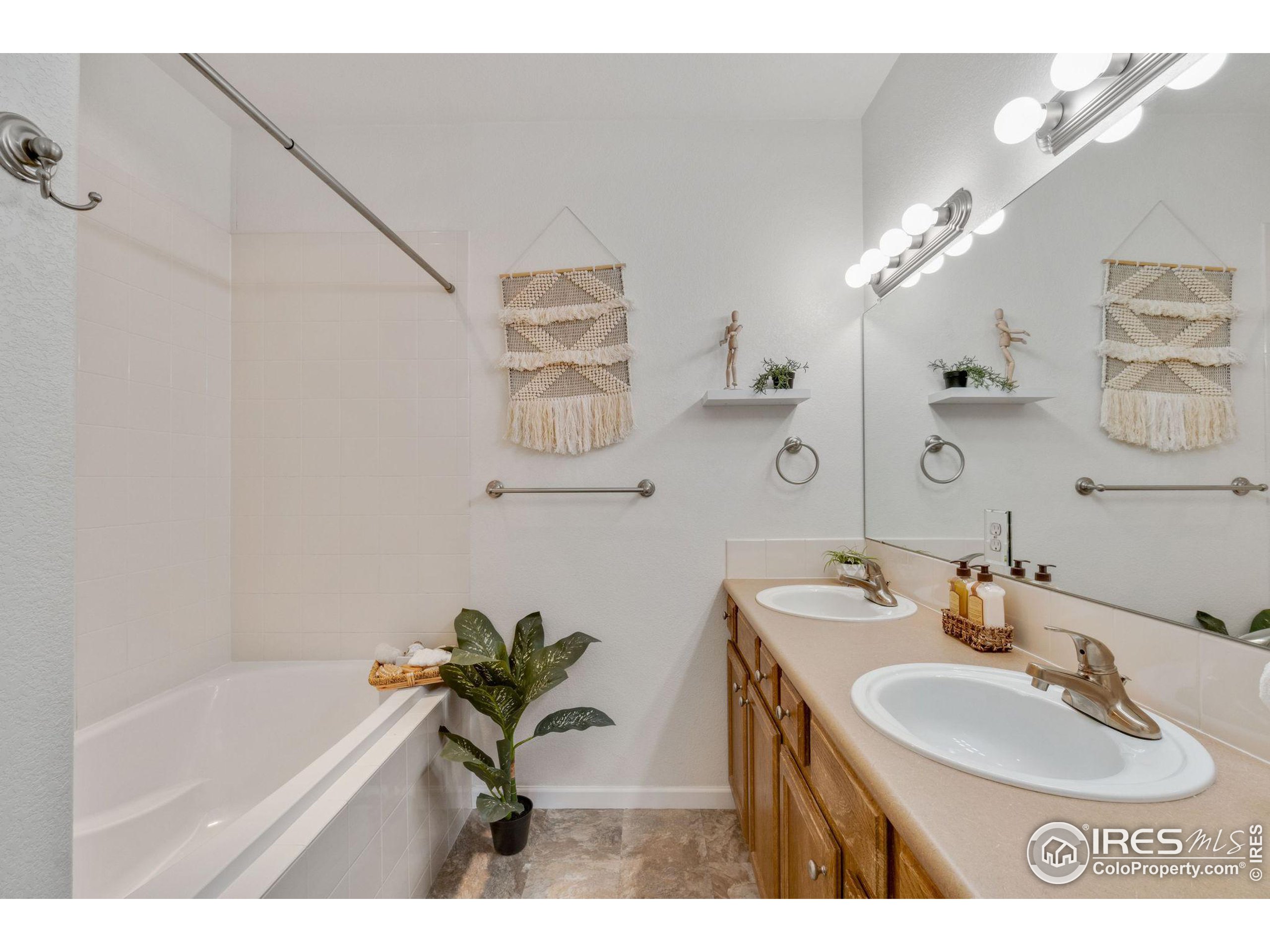 2921 Kansas Dr Unit: D