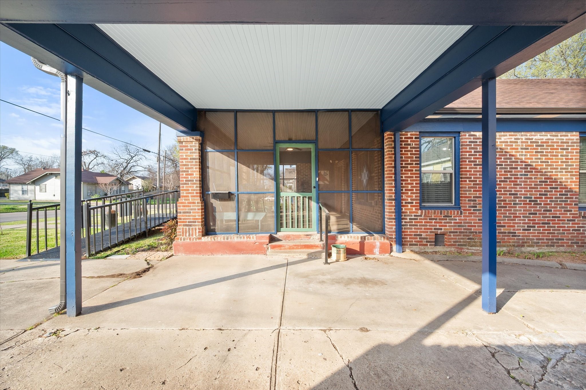504 W Gilmer Street