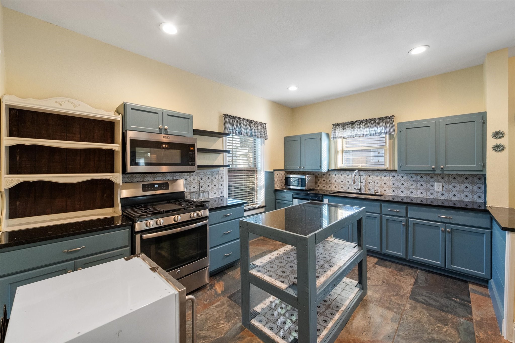 504 W Gilmer Street