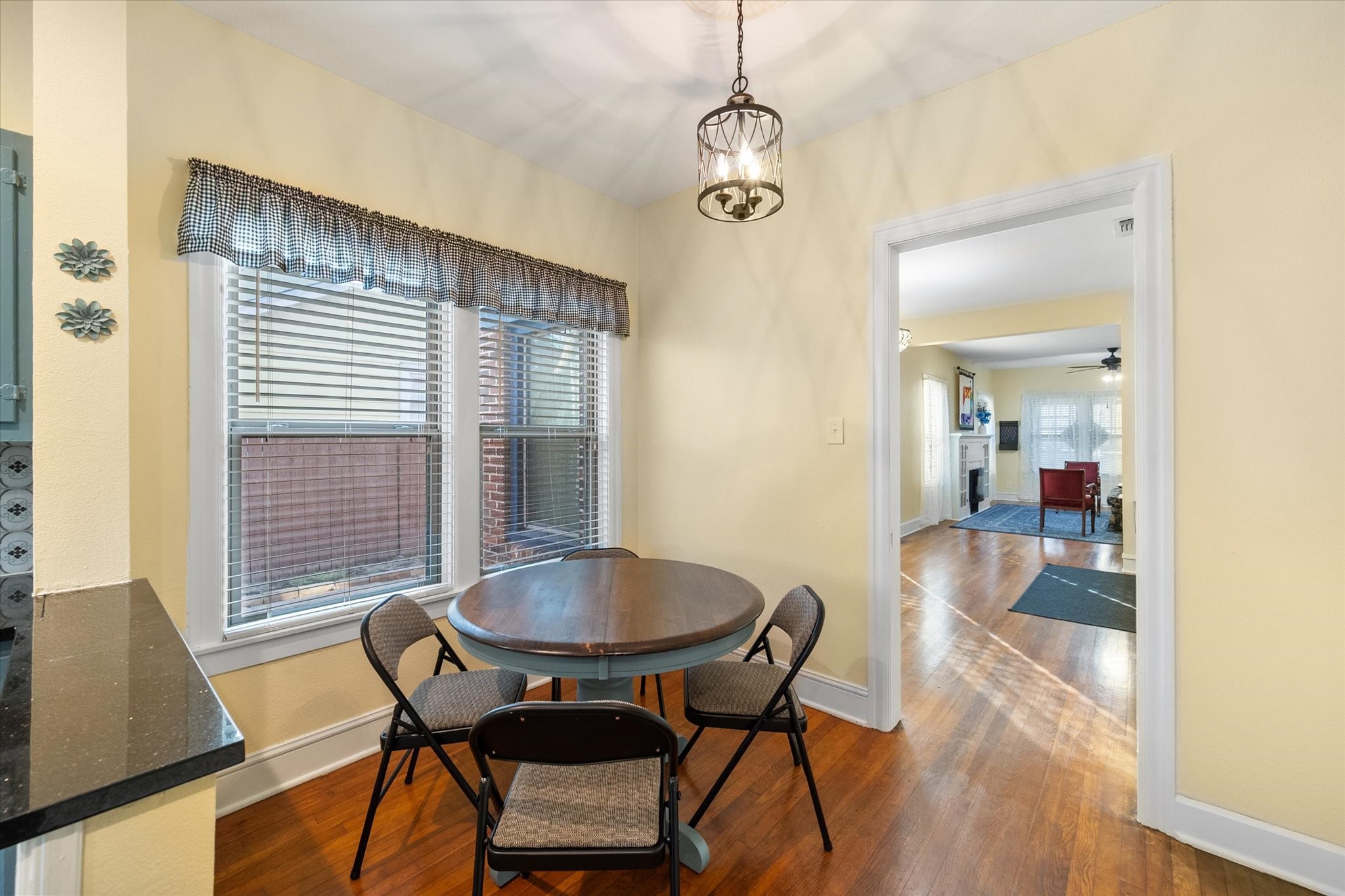 504 W Gilmer Street