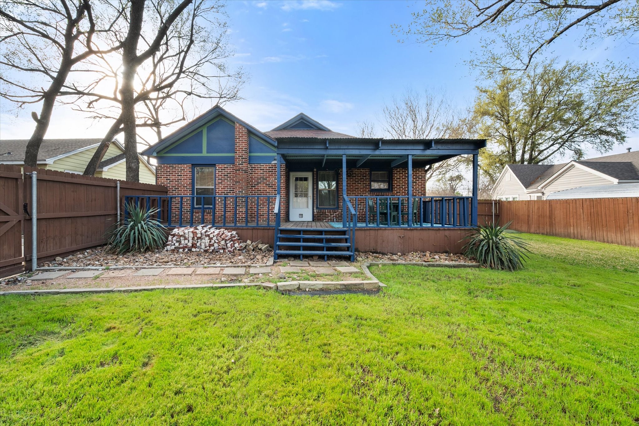 504 W Gilmer Street