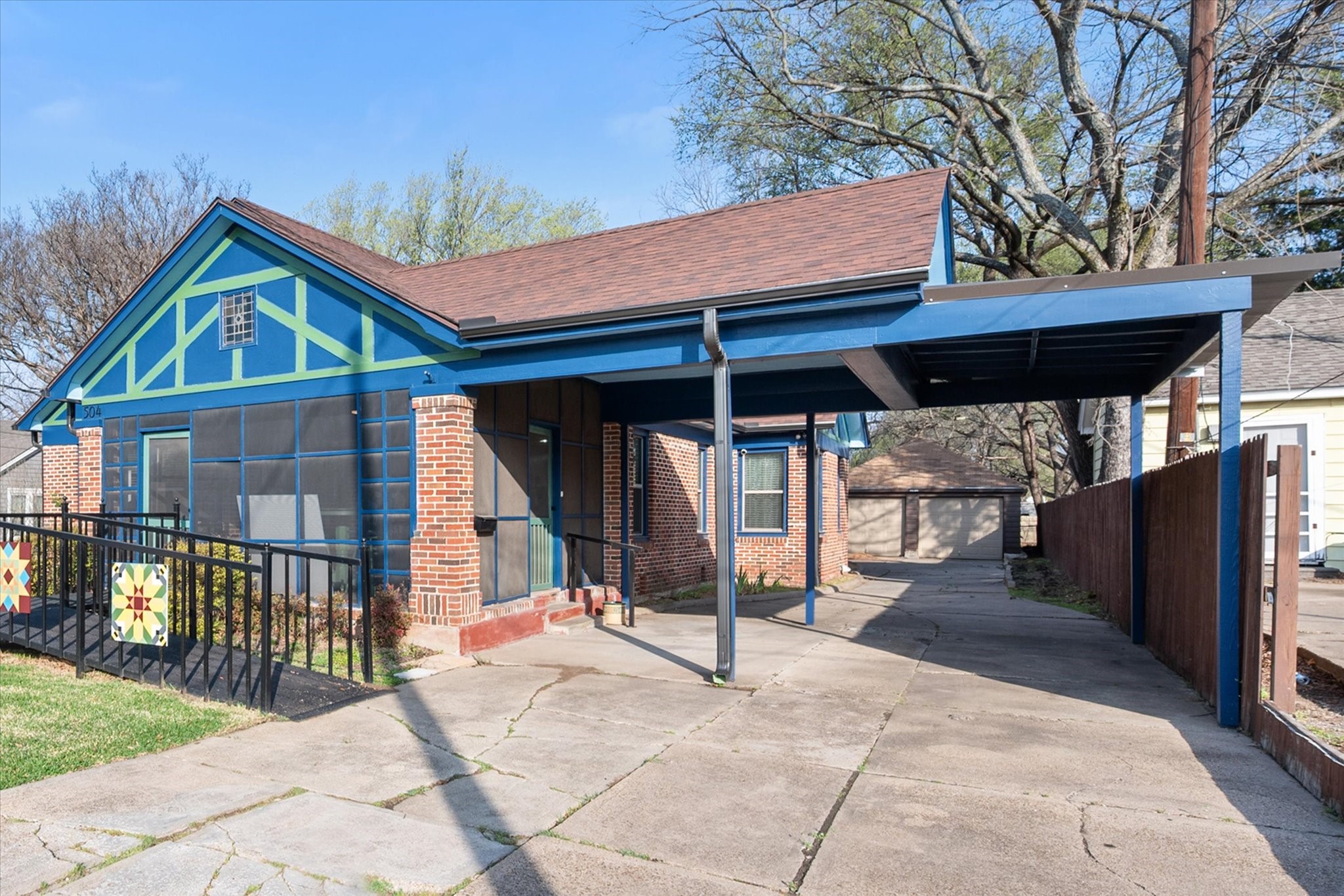 504 W Gilmer Street