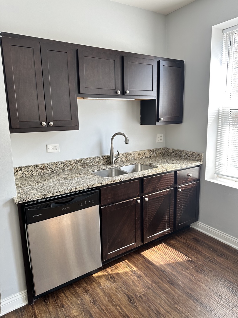 1616 W 18th Place Unit: 5