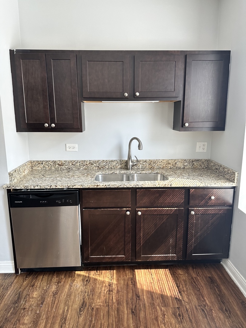 1616 W 18th Place Unit: 5