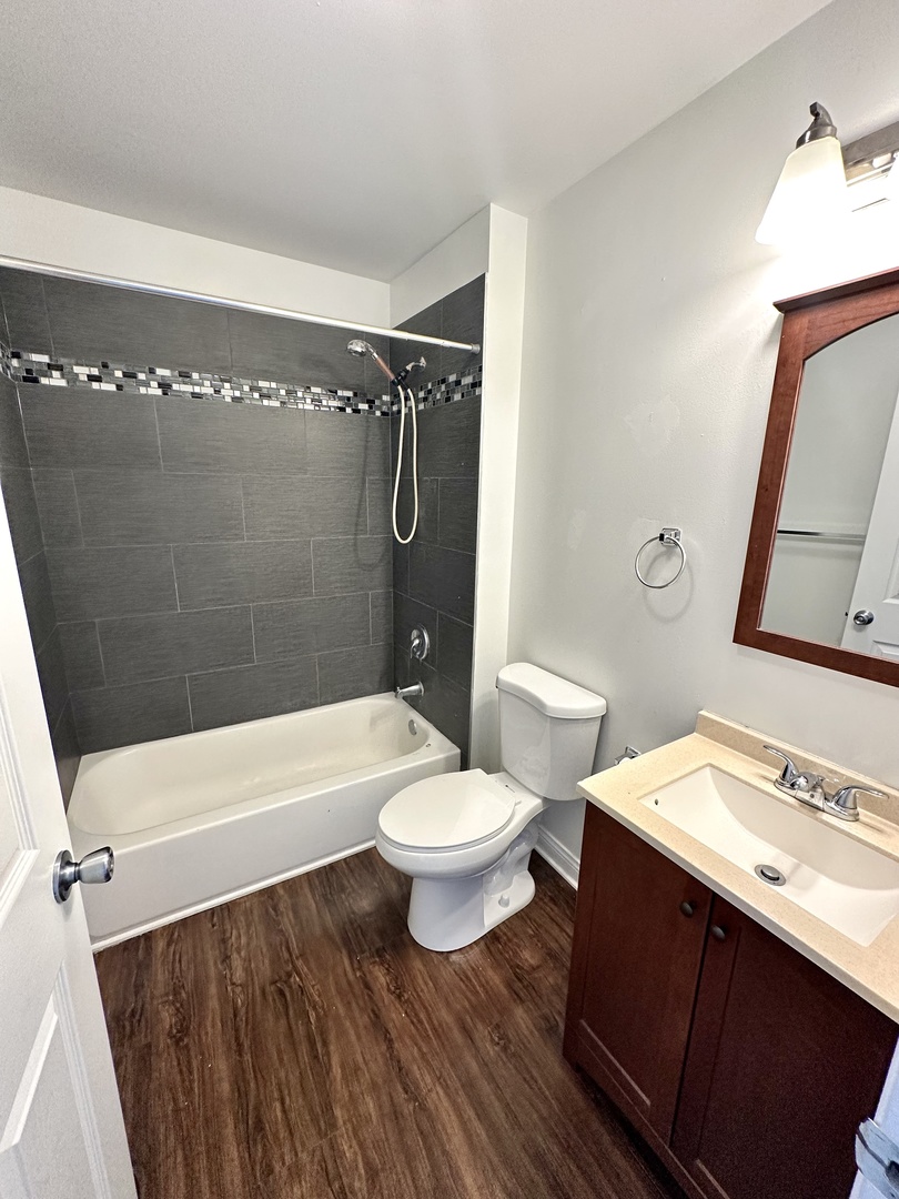 1616 W 18th Place Unit: 5