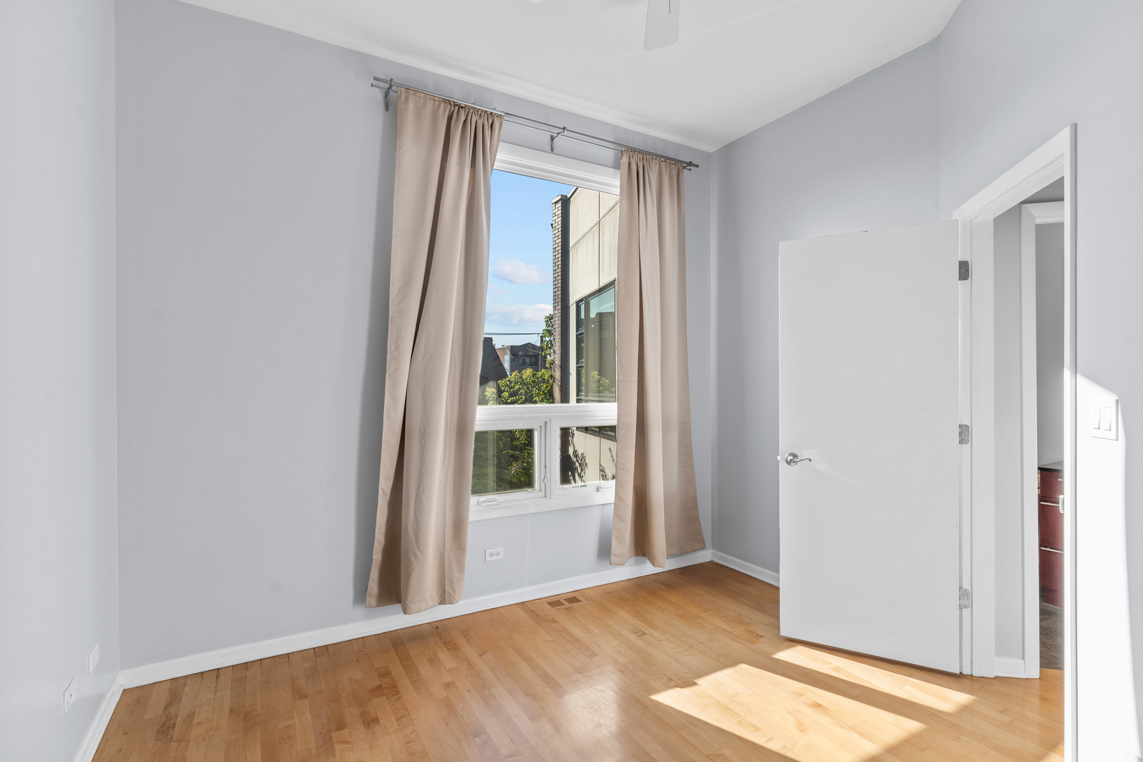 2330 W Armitage Avenue Unit: H