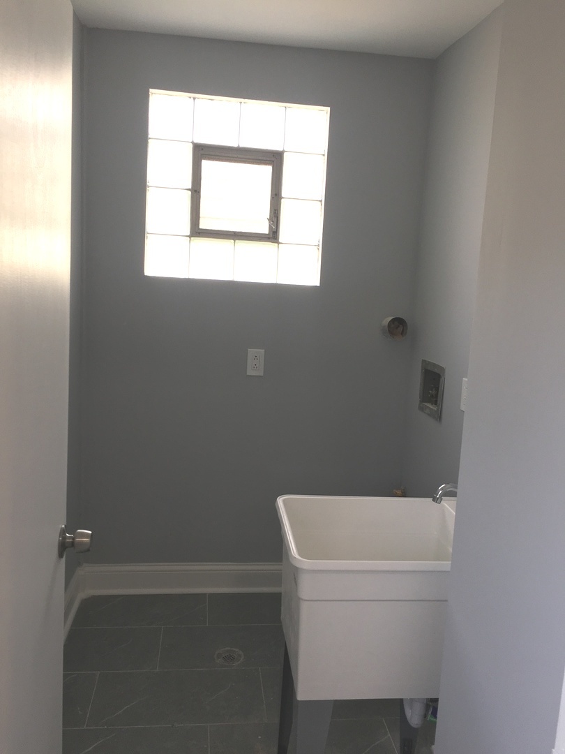 4610 N Karlov Avenue Unit: 1