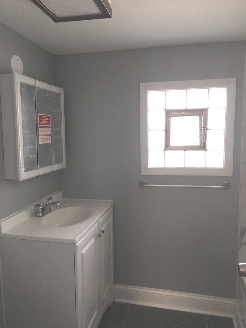 4610 N Karlov Avenue Unit: 1