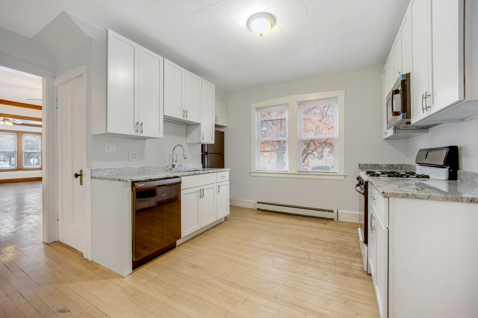 5058 W Carmen Avenue Unit: 1F