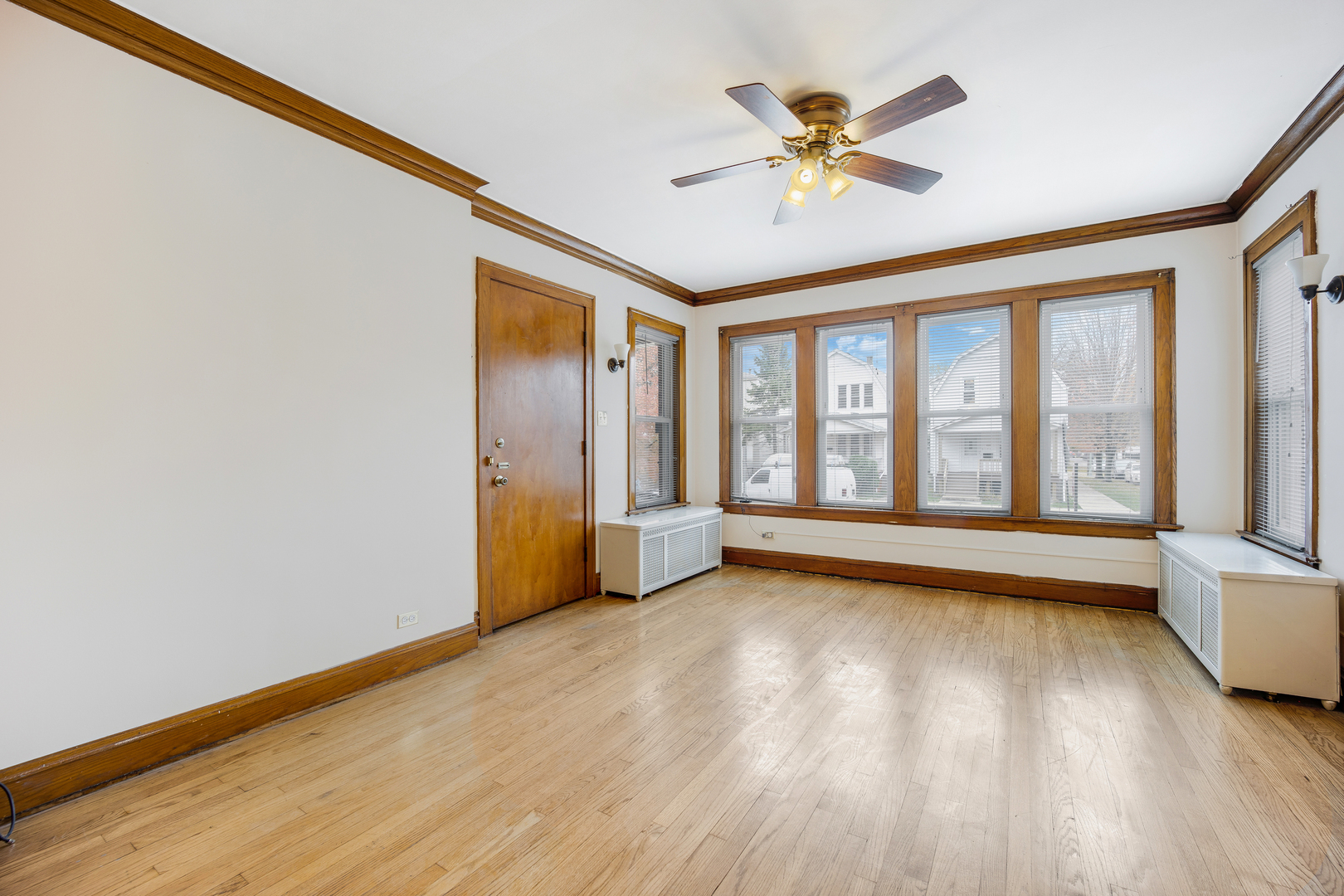 5058 W Carmen Avenue Unit: 1F