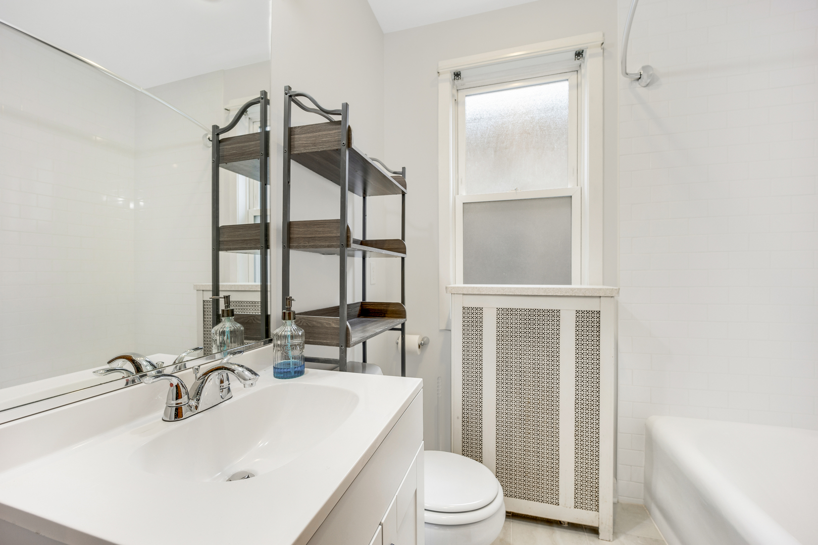 5058 W Carmen Avenue Unit: 1F