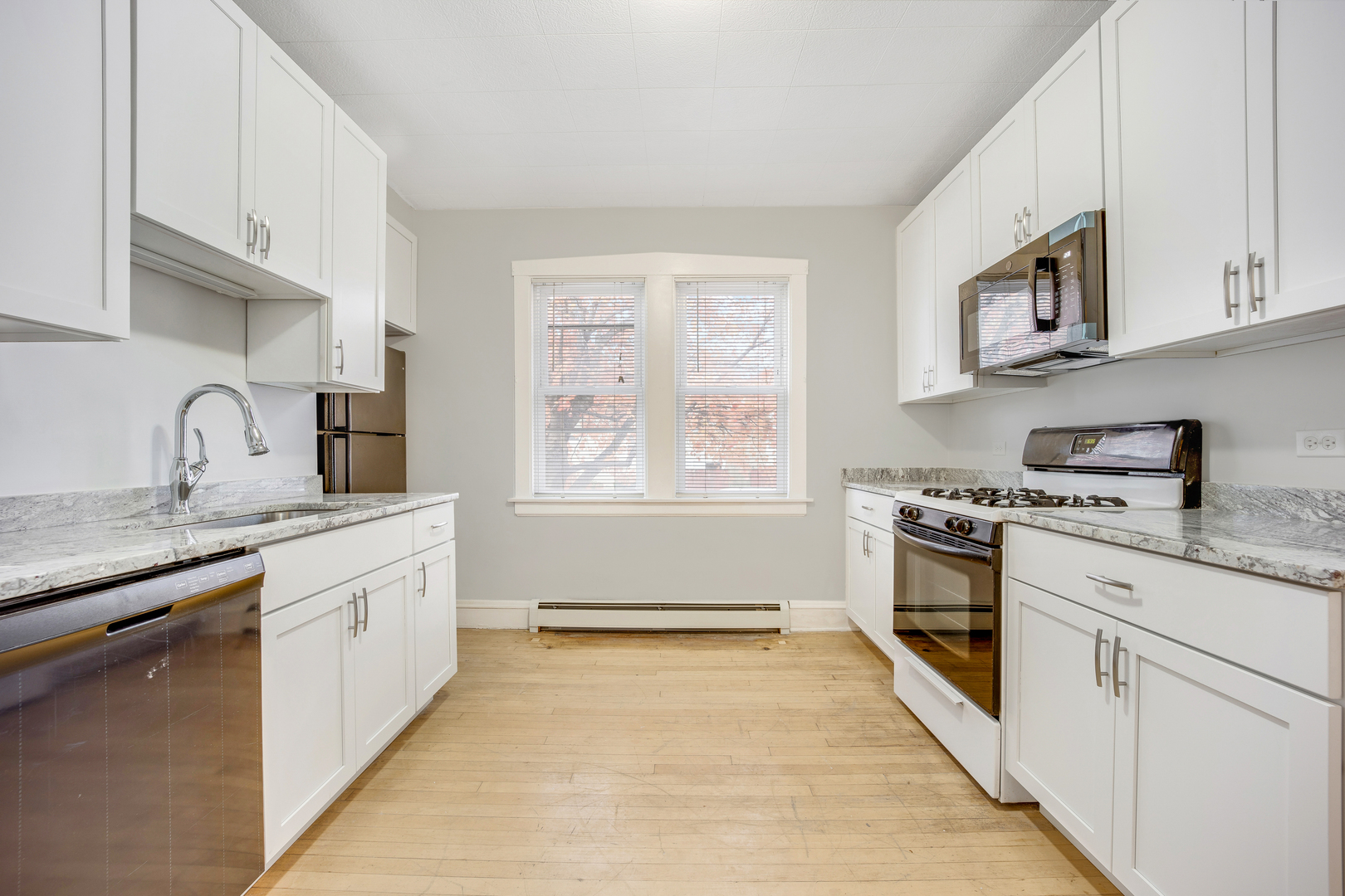 5058 W Carmen Avenue Unit: 1F