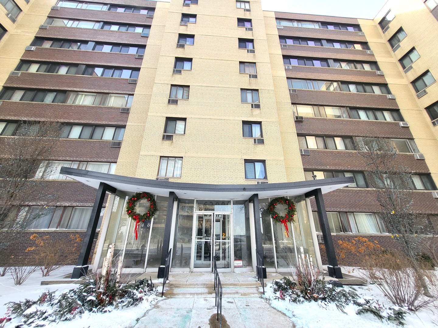 6300 N Sheridan Road Unit: 406
