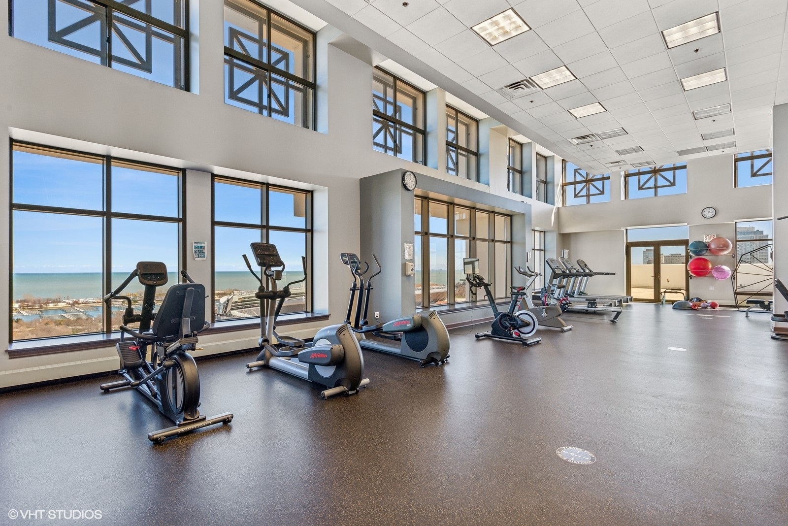 1335 S Prairie Avenue Unit: 1502