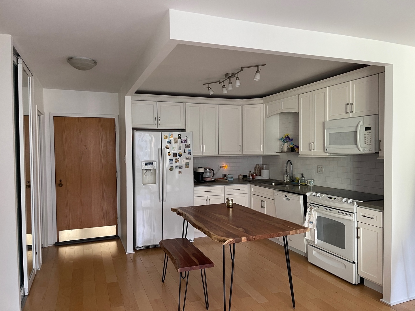 211 E OHIO Street Unit: 1822