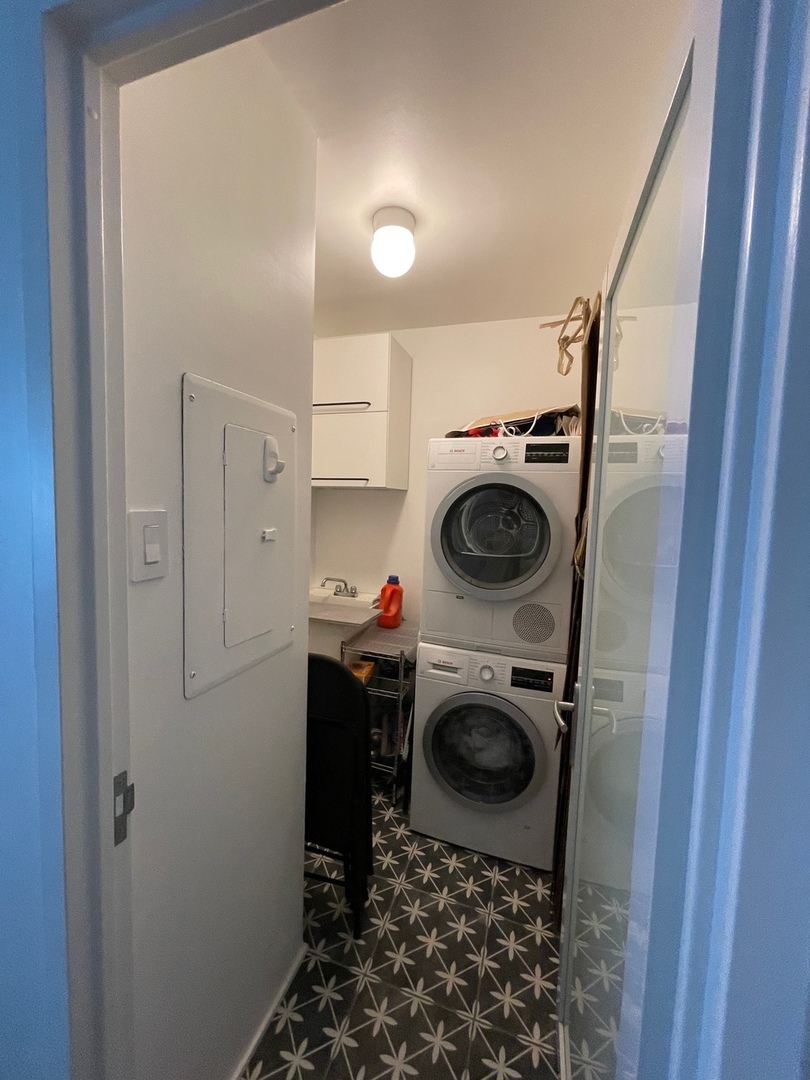 211 E OHIO Street Unit: 1822