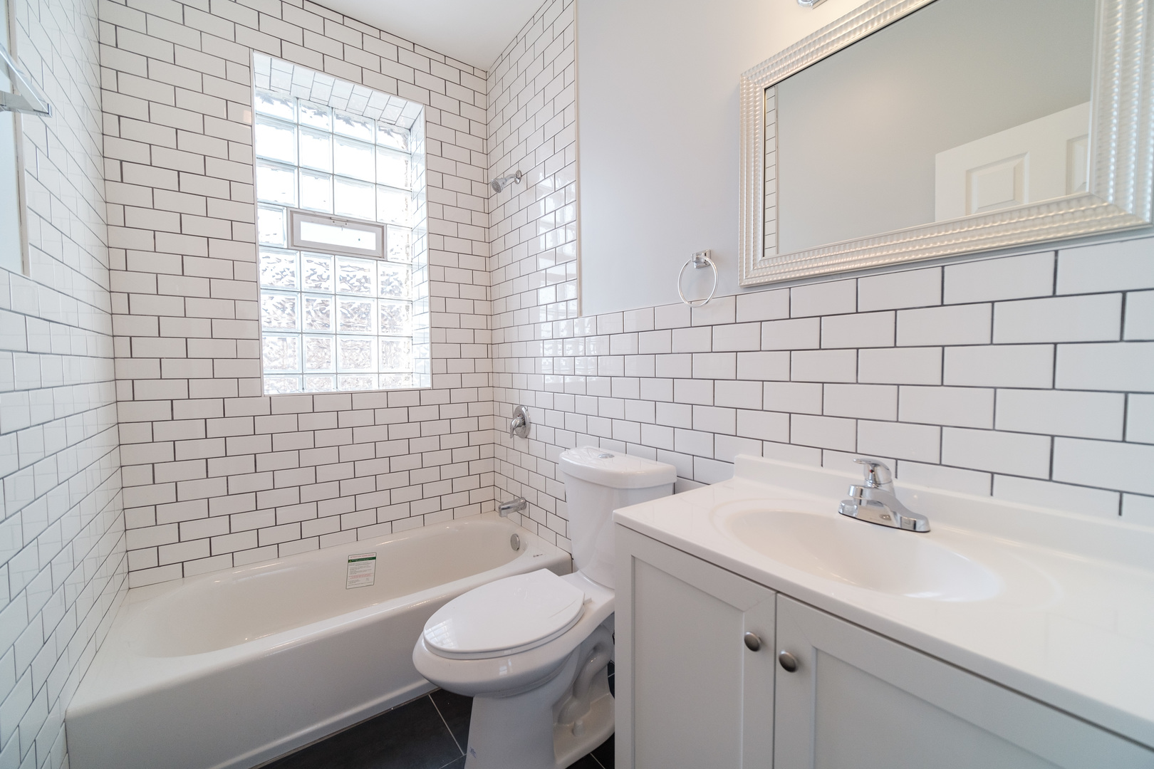 4658 N Albany Avenue Unit: 3