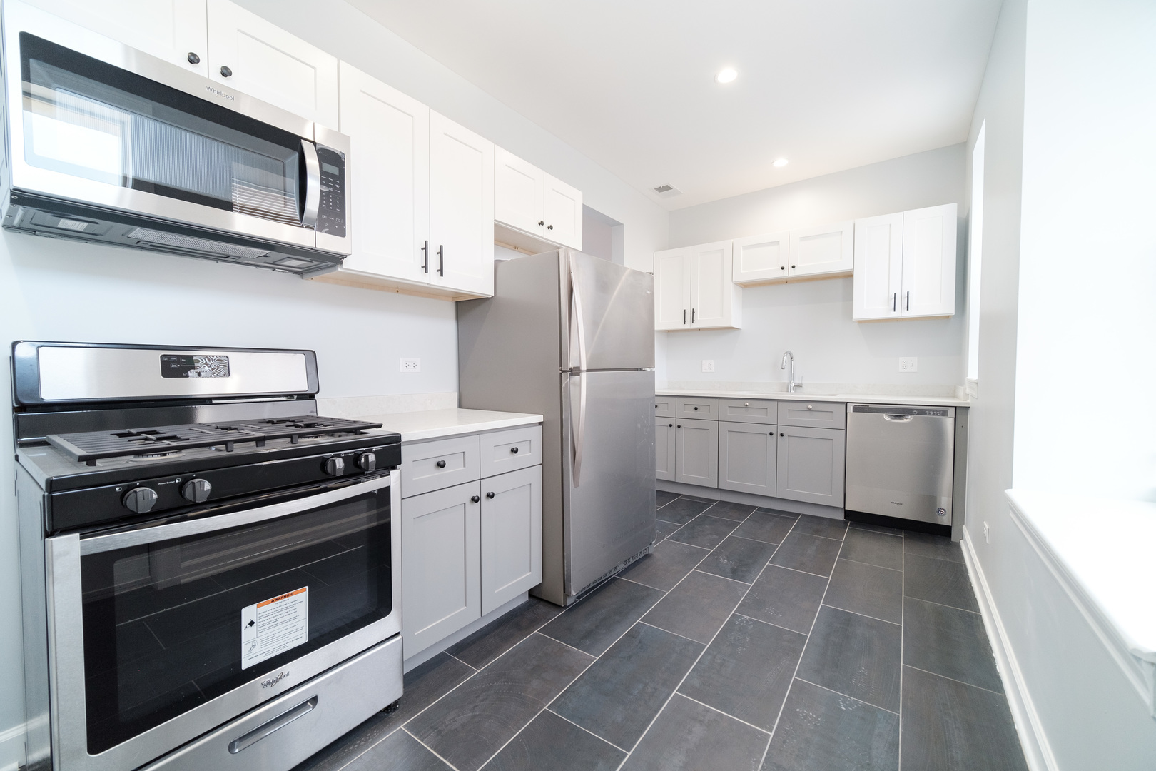 4658 N Albany Avenue Unit: 3