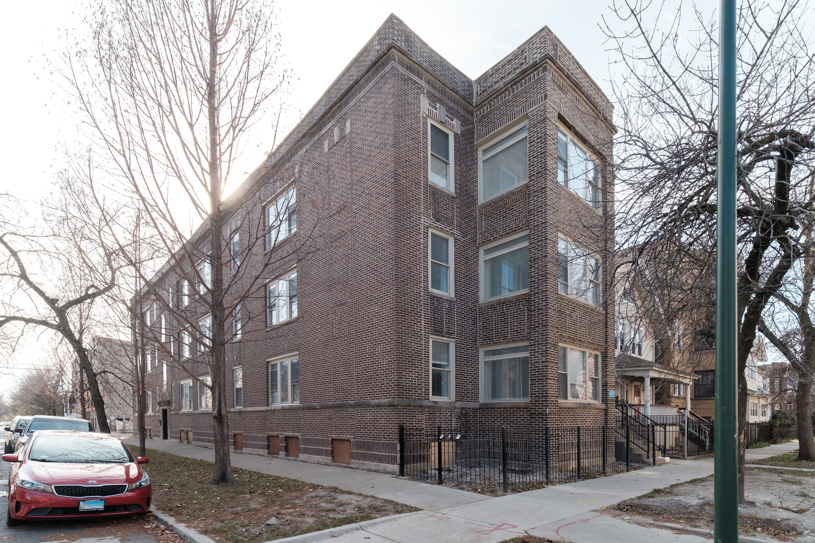 4658 N Albany Avenue Unit: 3
