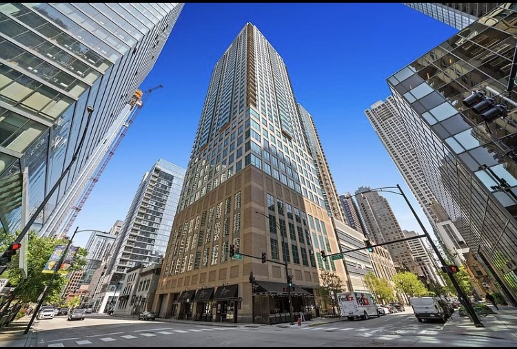 2 E ERIE Street Unit: 3803